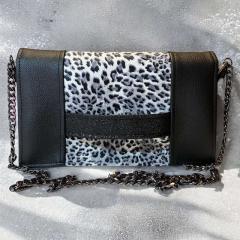 Photo de l'article Pochette chic noire et léopard argenté – Fait main, audacieuse et élégante