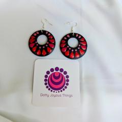 Photo de l'article Boucles d'oreille en bois "Dotty Drops" - Dégradés de rouge -  Mandala & Dot Art - 100% peintes à la main 100% peintes à la main & symétriques à la "plus que quasi perfection"