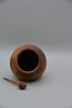 Photo de l'article Main à sel en noyer – Coupelle artisanale en bois noble