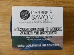 Démaquillant solide au charbon – nettoyant doux visage naturel et purifiant / Vaste reiniger met houtskool – natuurlijke zachte gezichtsverzorging / Solid charcoal cleanser – gentle natural face care and purifying soap. L'arbre à savon Wimzzi