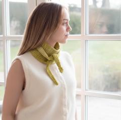 Foulard style Sophie scarf dégradé vert, écharpe fine au crochet 100% acrylique, accessoire mode fait main par créatrice belge, pièce unique élégante et légère / Sophie scarf sjaal in groen verloop, fijne gehaakte sjaal 100% acryl, handgemaakt modeaccessoire van Belgische ontwerpster, elegante en lichte unieke creatie / Sophie scarf style green gradient, fine 100% acrylic crochet scarf, handmade Belgian fashion accessory, elegant lightweight unique piece