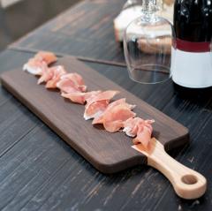 Photo de l'article Planche apéro en chêne & frêne n°2 – pièce artisanale pour servir avec style ou offrir