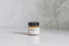 Pâte à tartiner praliné noix artisanale en pot, texture crémeuse, marque Eugène / Ambachtelijke walnotenpraliné smeerpasta in pot, romige textuur, merk Eugène / Artisanal walnut praline spread in jar, creamy texture, by Eugène