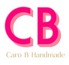Logo Caro B Handmade, créatrice belge spécialisée en accessoires textiles faits main pour bébés et familles, univers doux et artisanal, fabrication made in Belgium, artisan sélectionné par Wimzzi / Logo van Caro B Handmade, Belgische maakster van handgemaakte baby- en familieaccessoires, zacht ambachtelijk universum, Wimzzi selectie / Caro B Handmade logo, Belgian artisan brand creating handmade baby and family textile accessories, trusted local maker curated by Wimzzi