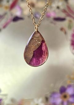 Photo de l'article Collier “Aquarelle” – Goutte fleurie & éclat doré