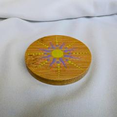 Motif mandala en dot painting sur miroir de poche, création signée Dotty Joyous / Mandala dot painting motief op zakspiegel van Dotty Joyous / Mandala dot painting pattern on pocket mirror by Dotty Joyous