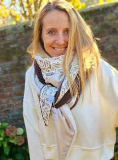 Photo de l'article Grand foulard femme “Feuille Chocolat” – Fausse fourrure douce & tissus mixtes