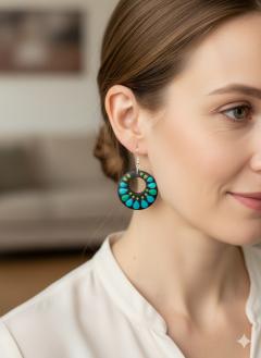 Photo de l'article Boucles d'oreille en bois "Dotty Drops" - Dégradés de vert