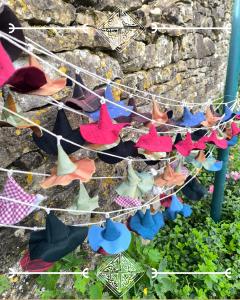 Photo de l'article Guirlande de chapeaux de sorcière