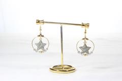 Photo de l'article boucle d'oreille créole doré étoile grise brillante et strass