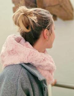 Photo de l'article Col à Capuche Femme en Fausse Fourrure Rose Pâle