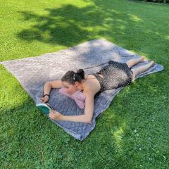 Photo de l'article Coussin cervical ou de lecture – Motif Monstres rigolos