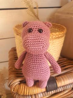 Photo de l'article Peluche hippopotame faite au crochet – Cadeau enfant original, fait main et lavable