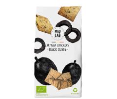 Crackers aux olives noires artisanaux par David Moriamé – MAD LAB, biscuits salés bruxellois au goût méditerranéen, snack apéritif original et local, produit gourmet exclusif Ambachtelijke crackers met zwarte olijven van David Moriamé – MAD LAB Brussel, hartige aperitief snack met mediterrane smaak, lokaal en exclusief product Black olive artisan crackers by David Moriamé – MAD LAB Brussels, savory Mediterranean-inspired aperitif snack, locally made gourmet product, original and exclusive foodie gift