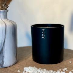 Photo de l'article Bougie parfumée L Noir – Bougie artisanale en cire végétale, parfum raffiné et longue durée