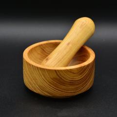 Photo de l'article Mortier et pilon en bois d'acacia – robuste et artisanal