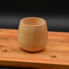 Photo de l'article Tasse 1 – tasse artisanale lisse en bois de frêne clair, minimaliste