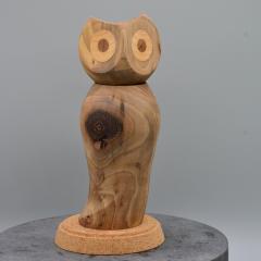 Chouette décorative sculptée en bois, création artisanale belge pleine de caractère, objet déco original à offrir / Decoratieve houten uil, Belgische ambachtelijke creatie met karakter, origineel decoratiecadeau / Decorative wooden owl, Belgian handcrafted creation full of character, original home decor gift