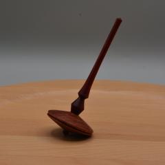 Photo de l'article Toupie de collection #6 – objet artisanal en bois, ludique & décoratif à offrir ou collectionner