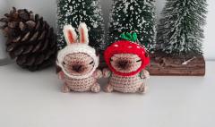 Porte-clés capybara lapin ou capybara fraise fait main, mini animal kawaii ultra mignon, cadeau original et feel-good / Handgemaakte capibara sleutelhanger konijn of aardbei, schattig kawaii dierencadeau / Handmade capybara bunny or strawberry keychain, ultra cute kawaii animal gift