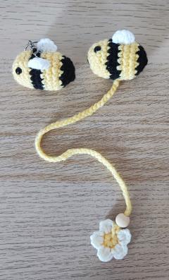 Marque-page bijou abeille fait main, création artisanale ultra mignonne et rare, petite pépite idéale à offrir aux amoureux de lecture / Handgemaakte bijenbladwijzer, schattig en zeldzaam ambachtelijk juweel, perfect cadeautje / Handmade bee bookmark, adorable rare artisan piece, perfect gift for book lovers