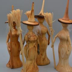 Photo de l'article Sorcière en bois sculpté à la main – déco d’Halloween chic et magique