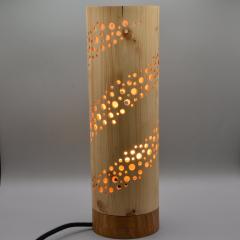Photo de l'article Lampe à poser en bois de Cyprès – Design artisanal et chaleureux