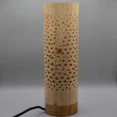 Photo de l'article Lampe à poser en bois d'épicéa – Design artisanal et chaleureux