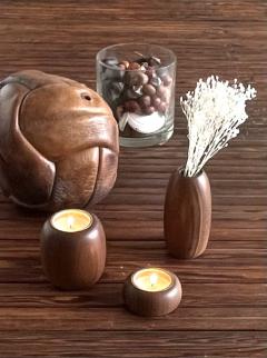 Vase décoratif en bois de noyer oblong fait main, objet déco naturel et minimaliste pour fleurs séchées / Decoratieve vaas in notenhout, handgemaakt en minimalistisch voor droogbloemen / Oblong walnut wood decorative vase, handmade minimalist decor object for dried flowers