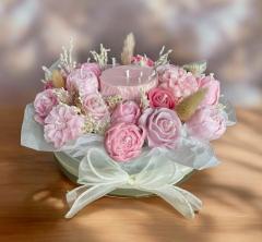 Bouquet de fleurs en bougies artisanales, création décorative faite main en Belgique, pièce unique et pépite idéale comme cadeau original / Bloemenboeket van ambachtelijke kaarsen, handgemaakt in België, uniek decoratief cadeau / Floral bouquet made of artisanal candles, handmade in Belgium, unique decorative gift