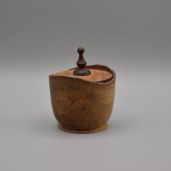 Picture of the product Natural-edge walnut box