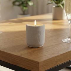 Bougie parfumée Bulles festives Daozen 17h, bougie artisanale festive et pétillante, cire végétale coulée à la main, parfum élégant et joyeux, idéale pour célébrations et cadeaux, produit artisanal vendu sur wimzzi.com / Geurkaars Bulles festives Daozen 17u, ambachtelijke feestkaars met plantaardige was, sprankelende en elegante geur, perfect voor feestmomenten en cadeau, verkrijgbaar op wimzzi.com / Bulles Festives scented candle Daozen 17h, handmade festive candle with vegetable wax, sparkling and elegant fragrance, perfect for celebrations and gifting, sold on wimzzi.com