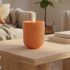 Bougie parfumée Bois de rose Daozen, bougie artisanale longue durée en cire végétale naturelle, parfum boisé floral doux et raffiné, création bien-être élégante au style décoratif premium inspiration Baobab, idéale comme cadeau chic, vendue sur wimzzi.com / Rozenhout geurkaars Daozen, ambachtelijke kaars met lange brandduur, plantaardige was en zachte houtachtig-bloemige geur, luxe uitstraling geïnspireerd op Baobab, verkrijgbaar op wimzzi.com / Rosewood scented candle Daozen, long-lasting handmade candle with natural vegetable wax, soft woody floral fragrance, premium decorative style inspired by Baobab, sold on wimzzi.com