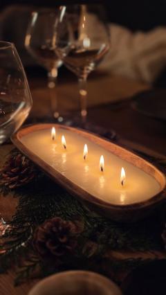 N'joy Bougie artisanale Boréal parfum monoï, faite main en Belgique, création exclusive Wimzzi, ambiance chaleureuse, idée cadeau unique et raffinée / Ambachtelijke Boréal geurkaars met monoï, handgemaakt in België, exclusieve Wimzzi creatie, warm en stijlvol, uniek cadeau / Handmade Boréal monoï scented candle, made in Belgium, exclusive Wimzzi creation, warm elegant atmosphere, unique gift idea