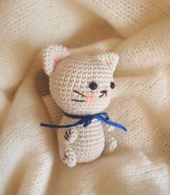 Photo de l'article Peluche petit chat au crochet – Cadeau enfant original, fait main et lavable