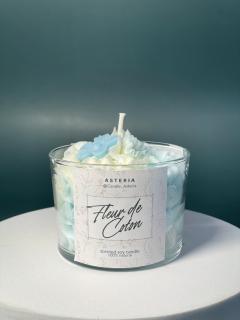 Bougie Fleur de Coton apaisante Candle Astéria parfum doux relaxant cire végétale décoration zen artisanat belge Wimzzi / Rustgevende geurkaars Fleur de Coton Candle Astéria zachte geur Belgische ambacht Wimzzi / Soothing cotton flower candle Candle Astéria soft relaxing scent Belgian handmade decor Wimzzi