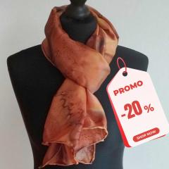 Foto van het artikel In promotie : - 20%. Zijden sjaal handgeschilderd – 45x165 cm, handgerolde zoom, uniek stuk van Selkis