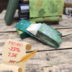 Foto van het artikel PROMO -25% Donkergroene tarotetui – Handgemaakte hoes van gerecycleerde stof met plantenprint, ideaal voor tarotkaarten en spirituele boeken