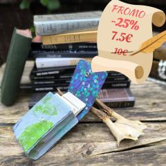 Photo de l'article PROMO -25% Pochette Tarot bleu – Housse artisanale en tissu recyclé imprimé végétal, idéale pour protéger cartes, grimoires et oracles