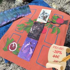 Photo de l'article PROMO -20% Tapis de tirage grenades orange – Fait main en tissu recyclé, idéal pour cartes de tarot et autels spirituels