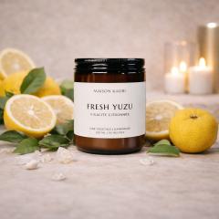Bougie parfumée Fresh Yuzu – coulée à la main en Belgique, senteur zestée vibrante, artisanat belge, pièce handmade premium pour intérieur moderne / Fresh Yuzu geurkaars – handgegoten in België, levendige citrusgeur, Belgisch vakmanschap, premium handgemaakt design / Fresh Yuzu candle – hand-poured in Belgium, vibrant citrus aroma, Belgian craftsmanship, premium handmade home fragrance