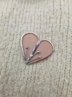 Photo de l'article Broche en vitrail "Là ou le coeur fleurit"