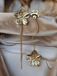 Boucles d’oreilles fleur dorée élégantes bijou artisanal belge style haute joaillerie romantique idée cadeau raffinée Wimzzi / Gouden bloem oorbellen elegant Belgisch handgemaakt juweel in haute joaillerie stijl verfijnd cadeau idee Wimzzi / Gold flower earrings elegant handmade Belgian jewelry inspired by fine jewelry refined gift idea on Wimzzi