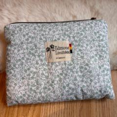 Picture of the product Handcrafted flat pouch – Small flowers in water green