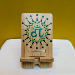 Picture of the product Bamboo phone stand - Mandala & Dot Art - Heart Chakra