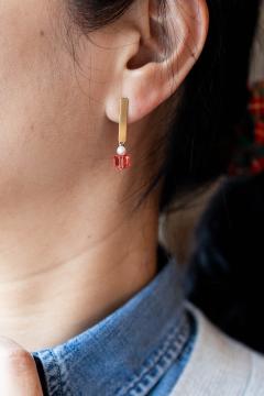 Photo de l'article Padparadscha – Boucles d’oreilles Solo Cubico en nacre de cristal et cristal d’Autriche