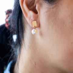 Photo de l'article Boucles d'oreille en métal brossé et nacre de cristal d'Autriche - Callia