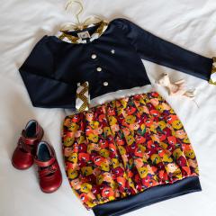 Look complet robe fillette bleue style Buissonière fabriquée en Belgique, mode enfant intemporelle disponible sur Wimzzi.com, plateforme belge des créateurs indépendants made in Belgium / Complete look blauwe meisjesjurk in Buissonière stijl gemaakt in België beschikbaar op Wimzzi.com, Belgisch platform voor onafhankelijke makers / Complete blue girls dress Buissonière style crafted in Belgium available on Wimzzi.com, Belgian platform for independent designers