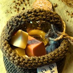 Chaudron Magique Verveine et Noisette coffret artisanal fait main en Belgique rituel naturel bien-être cadeau original disponible sur Wimzzi.com création locale made in Belgium / Magische ketel Verveine en Noisette handgemaakt Belgisch wellness geschenk verkrijgbaar via Wimzzi.com / Magical cauldron Verveine and Noisette handmade Belgian wellness gift set available on Wimzzi.com