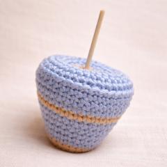 Toupie jouet au crochet fait main en coton, jouet artisanal éducatif pour enfant style Montessori favorisant motricité et jeu créatif, idée cadeau original durable pour enfant dès 3 ans / Gehaakte tol speelgoed handgemaakt van katoen, ambachtelijk Montessori speelgoed voor kinderen dat motoriek en creatief spel stimuleert ideaal als origineel cadeau vanaf 3 jaar / Handmade crochet spinning top toy in cotton, educational Montessori style toy for kids encouraging motor skills and creative play perfect as unique gift for children age 3+